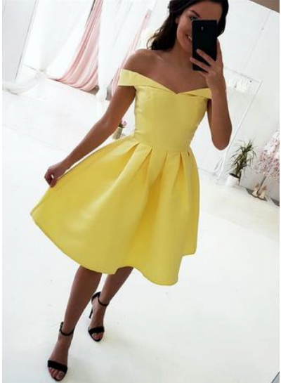 A Line Satin Knee Length Daffodil Short Homecoming Dresses 2024 
