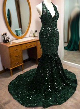 2024 Dark Green Halter Mermaid Sequence Prom Dresses
