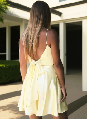 2026 A Line Elastic Satin Light Yellow Sweetheart Split Two Pieces Homecoming Dresses Back