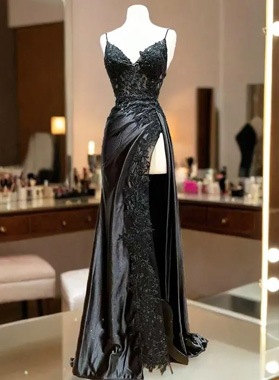 Black Sweetheart Spaghetti Straps Side Slit Corset Back Long Prom Dresses 2024